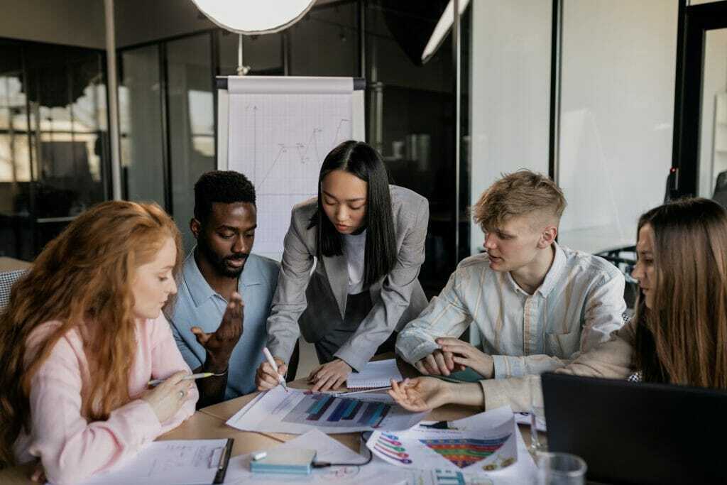 Recruteurs en brainstorming